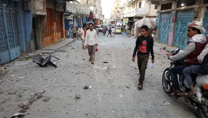 آثار الدمار في أحد شوارع مدينة تعز اليمنية جراء القصف الحوثي