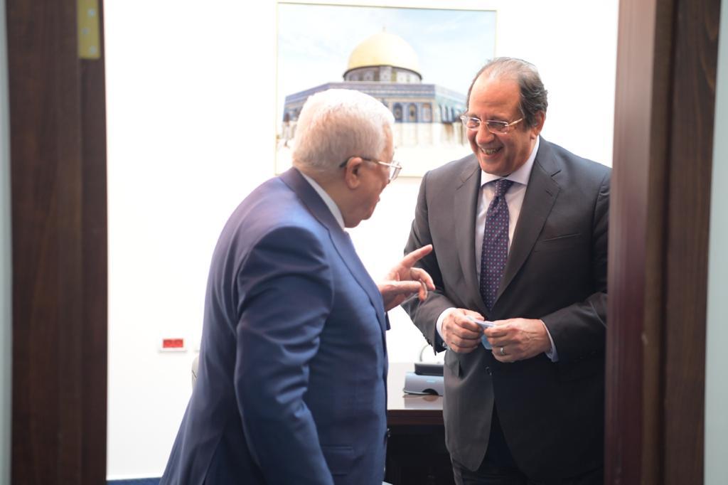 رئيس المخابرات المصرية عباس كامل والرئيس الفلسطيني محمود عباس