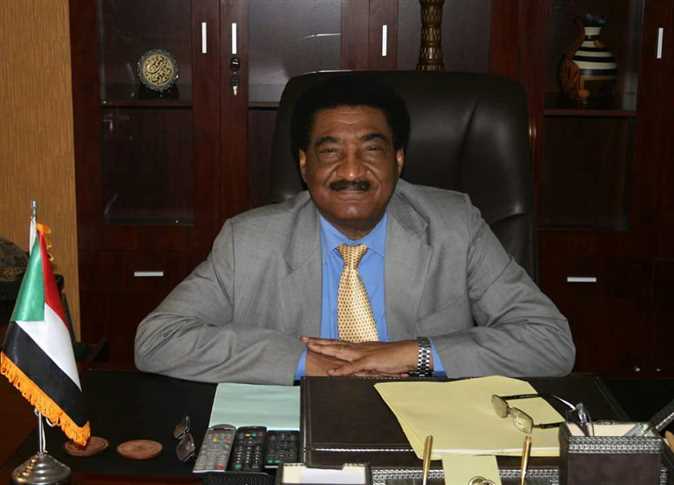 سفير السودان السابق لدى مصر السفير عبد المحمود عبد الحليم