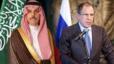 وزير خارجية روسيا سيرجي لافروف ونظيره السعودي الأمير فيصل بن فرحان