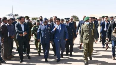 محمد المنفي رئيس المجلس الئراسي الليبي المؤقت خلال زيارته لطبرق