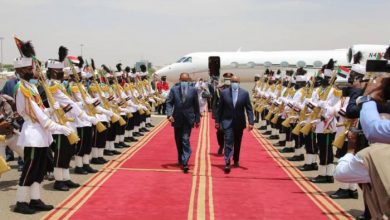 الرئيس الإريتري أسياس أفورقي في مطار الخرطوم