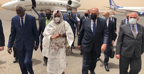 وزراء الخارجية والري في مصر والسودان بمطار الخرطوم