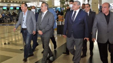 وزير الطيران يتابع حركة التشغيل بمطار القاهرة