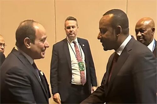 السيسي وأحمد يتصافحان على هامش القمة الأمريكية الأفريقية