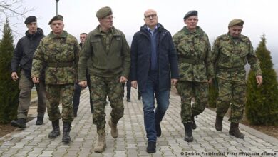 وزير الدفاع الصربي على حدود كوسوفو