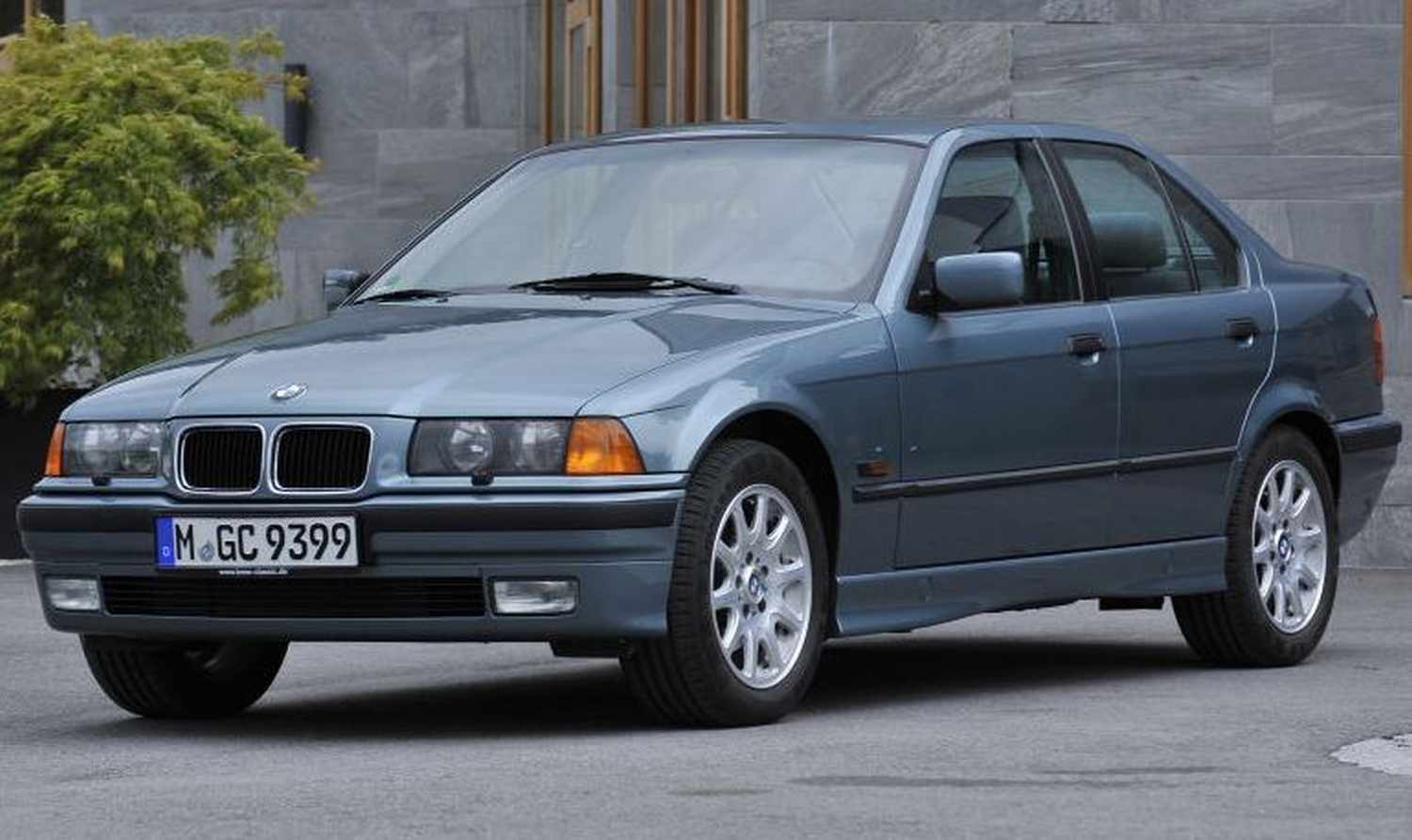 سيارة BMW 316 موديل 1998