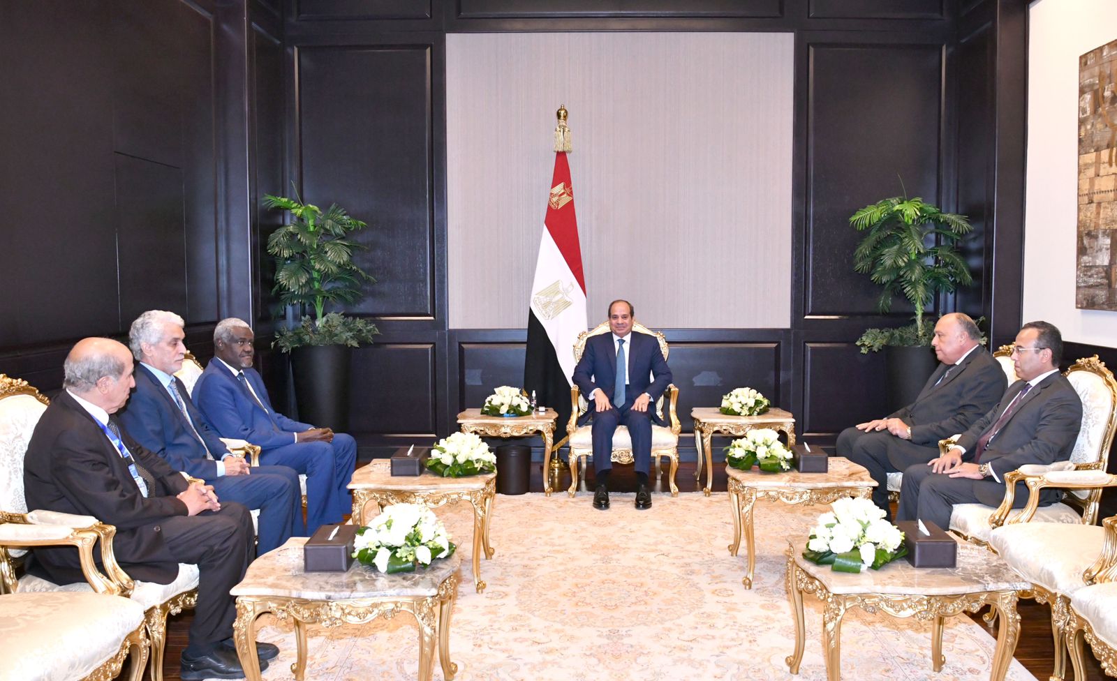 الرئيس السيسي يلتقي رئيس مفوضية الاتحاد الأفريقي