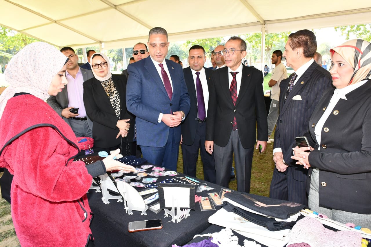 محافظ الفيوم ورئيس جامعة مصر للعلوم والتكنولوجيا