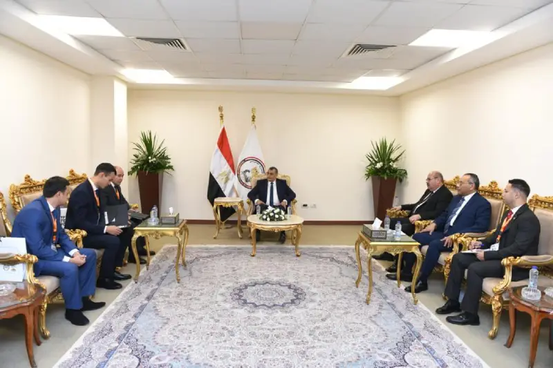 وزير الإنتاج الحربي يلتقي رئيس هيئة التصنيع العراقي